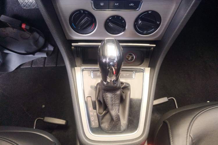 Used Volkswagen Lavida 2013 Restyled Classic 1.6L Automatic Comfort Edition Gear Lever