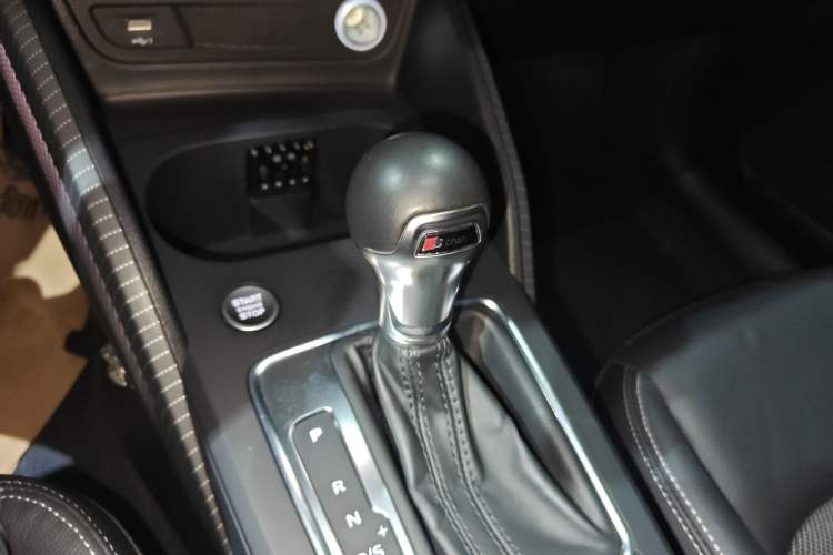 Used Audi Q2L 2021 35 TFSI Fashion Dynamic Model Gear Lever