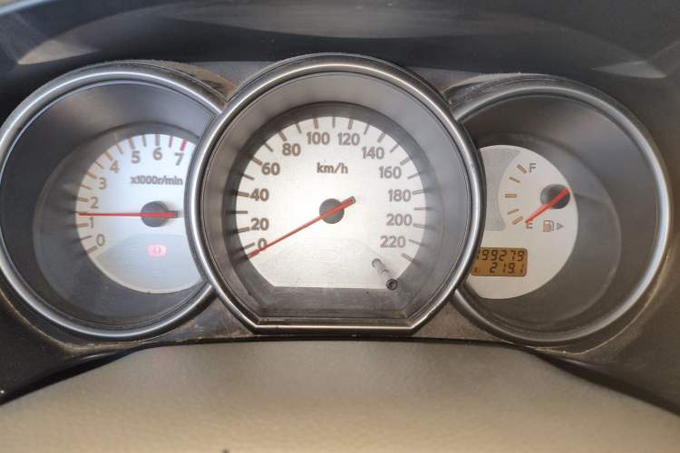 Used Nissan Livina 2010 Jingyue Edition 1.6L Manual All-Around Model Instrument Cluster