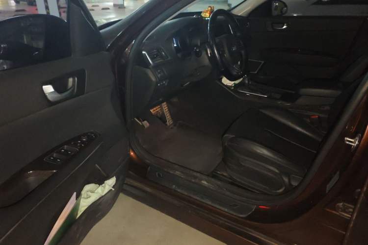 Used Kia K5 2016 1.6T Automatic LUX Interior 3