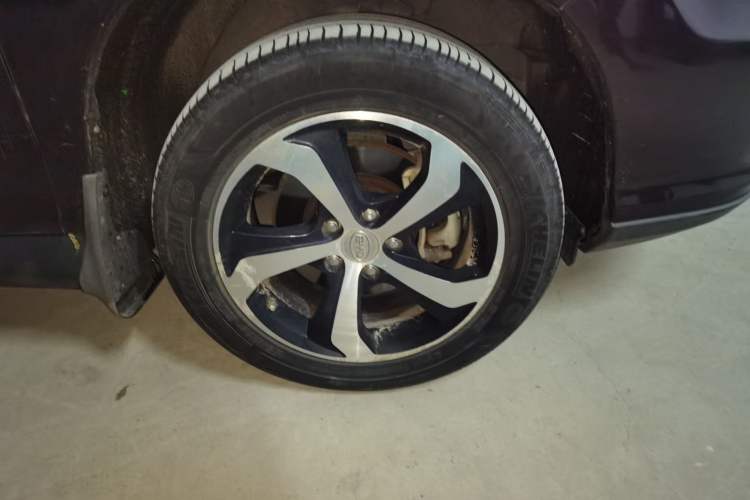 Used BYD S7 2015 2.0T Upgraded Automatic Luxury Version Right Front Wheel Hub