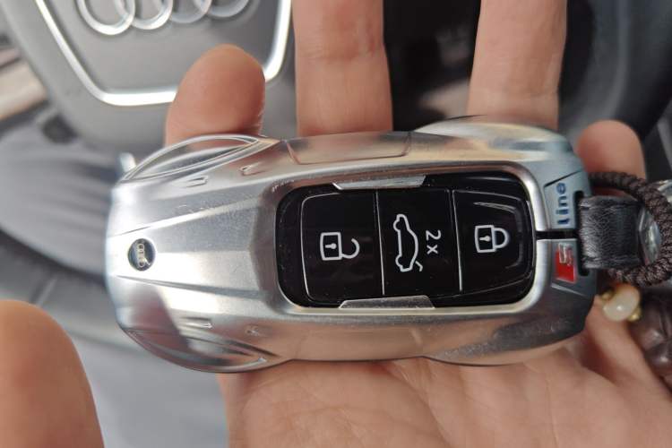Used Audi Q7 2021 55 TFSI quattro S line Sport model Vehicle Key
