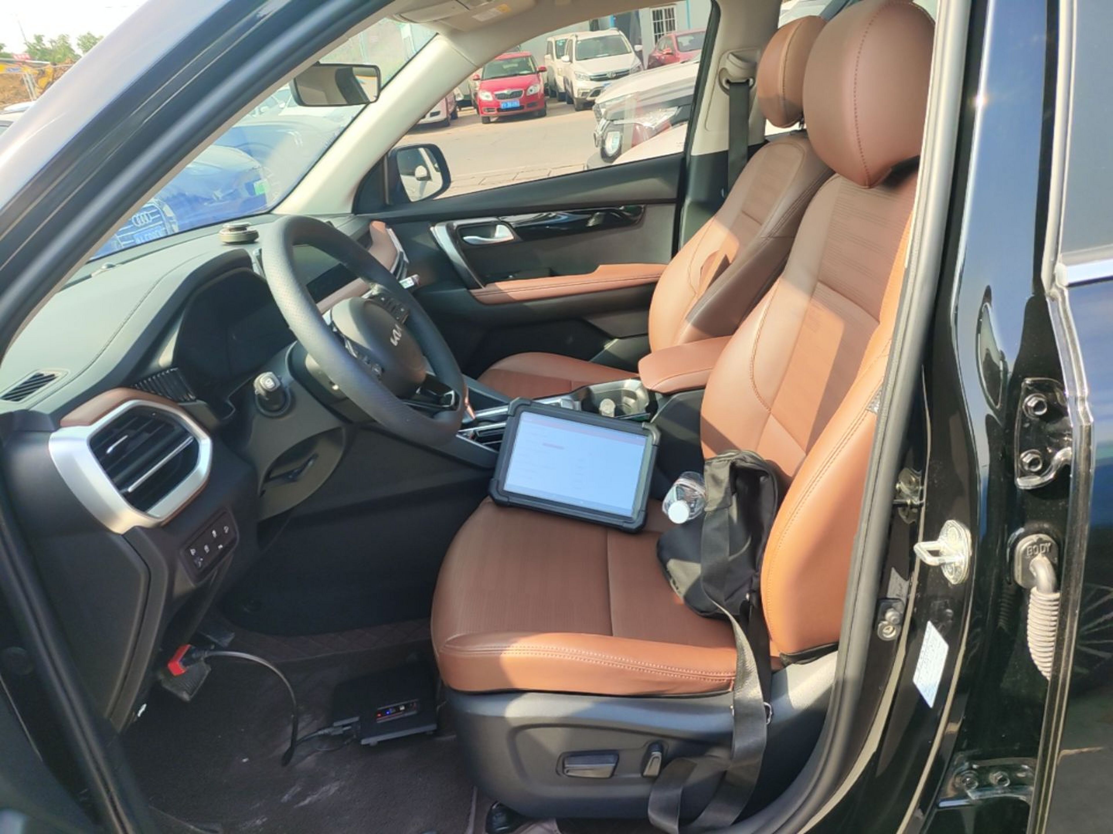 Переднее сиденье в автомобиле