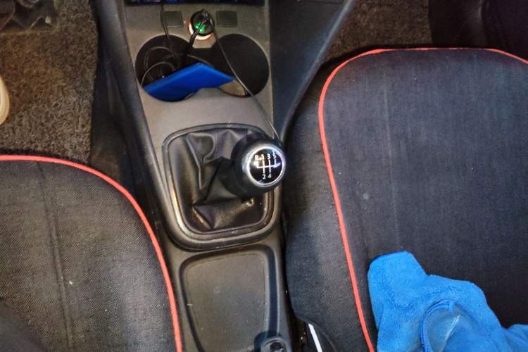 Used Volkswagen Polo 2013 1.4L Manual Comfort Edition Gear Lever