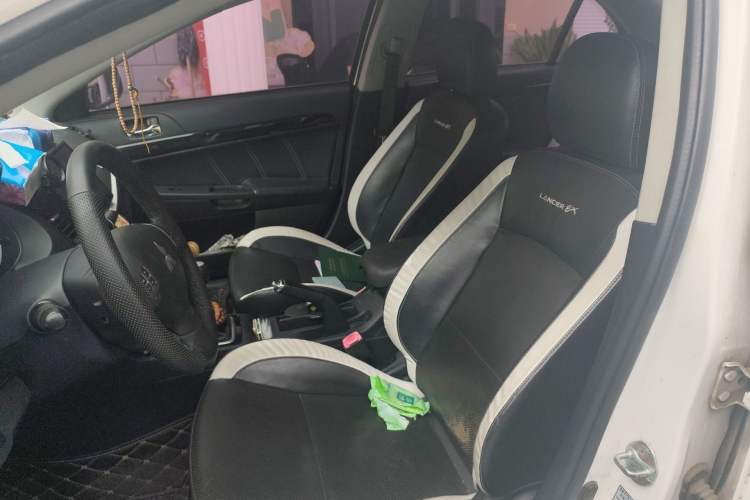 Used Mitsubishi Lancer EX 2016 1.8L Manual Black-and-White Retro Edition Left Front Seat