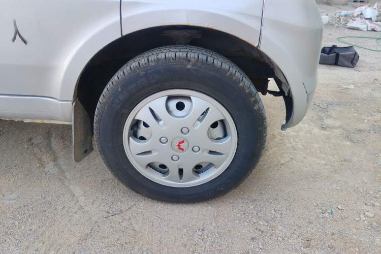 Used Wuling Rongguang 2014 1.2L S Base Model Right Front Wheel Hub