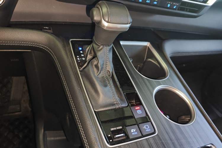 Used Toyota SIENNA 2021 2.5L Hybrid Premium Edition Gear Lever