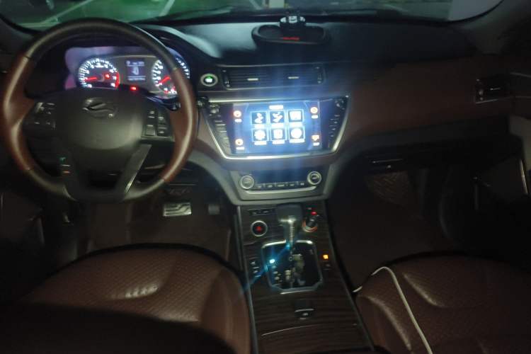 Used Land X7 2015 2.0T Panoramic Flagship Edition Center Console