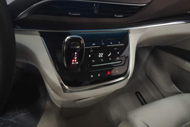 Used Buick GL8 2023 Land Executive Class Comfort Model