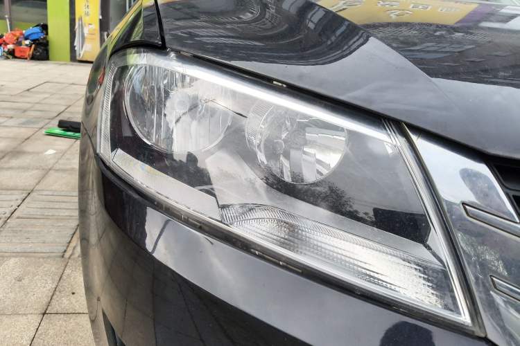 Used Volkswagen Lavida 2013 Revised Classic 1.6L Automatic Fashion Edition