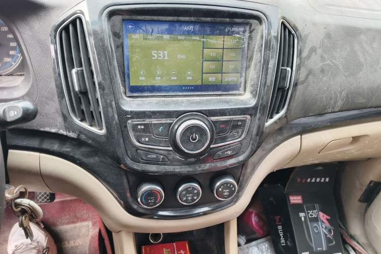 Used Baojun 730 2014 1.5L manual Comfort ESP version 7 seats
