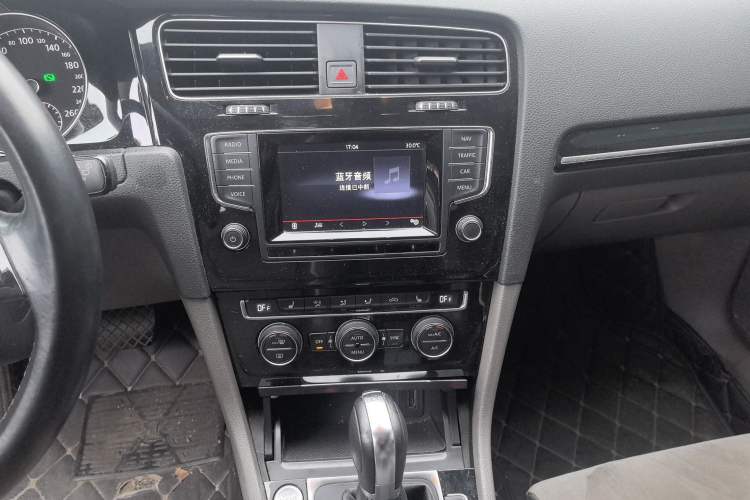 Used Volkswagen Golf 2014 1.4TSI Automatic Flagship Model Audio And AC Panel