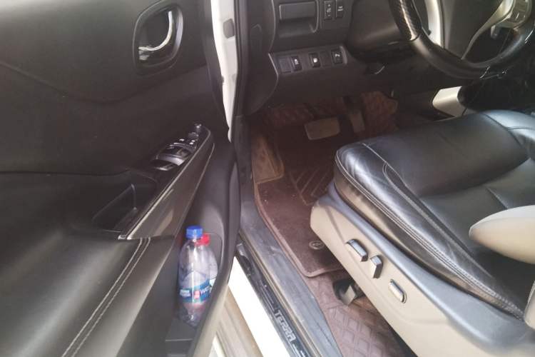 Used Nissan Terra 2018 2.5L Automatic 4x4 Flagship Edition Driver Seat