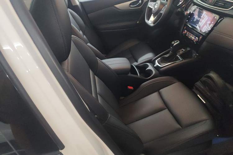 Used Nissan Qashqai 2022 2.0L CVT XV Premier Luxury Edition Right Front Seat