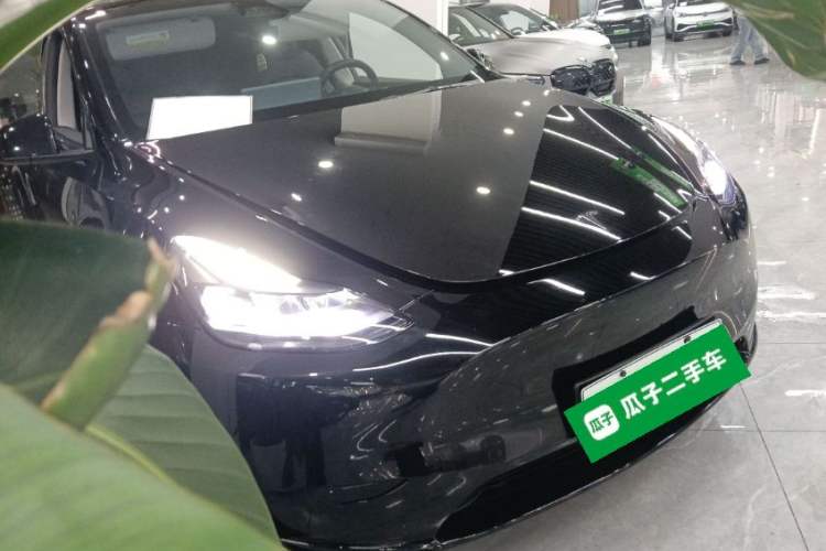 Used Tesla Model Y 2024 Rear-Wheel-Drive Version Front Right 45 Deg