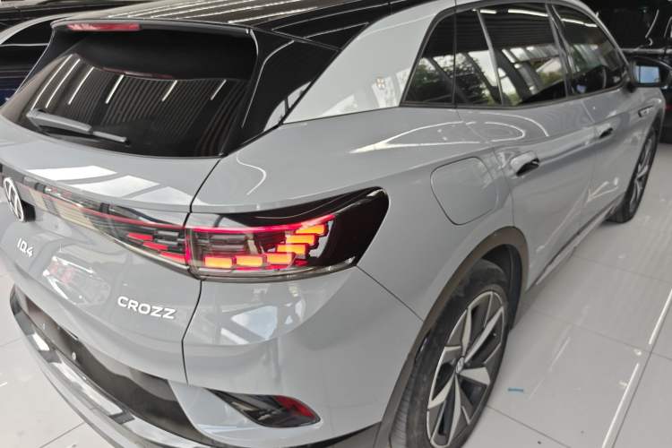 Used Volkswagen ID.4 CROZZ 2021 Long-Range PRO Two-Wheel Drive Version
