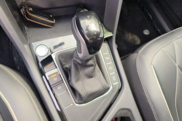 Used Volkswagen Tiguan L 2024 330TSI Automatic Two-Wheel Drive R-Line Enhanced Edition Gear Lever