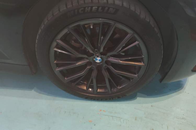 Used BMW 3 Series 2023 325Li M Sport Night Edition Package Right Front Wheel Hub