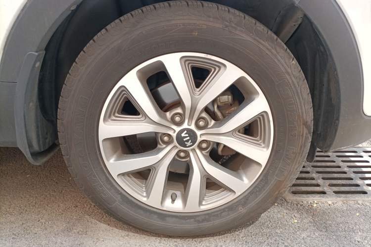 Used Kia Sportage R 2016 2.0L Automatic Two-Wheel Drive GLS Trim Right Front Wheel Hub