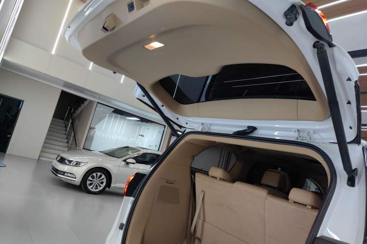 Used Buick GL8 2021 ES Landtrek 653T Luxury Model