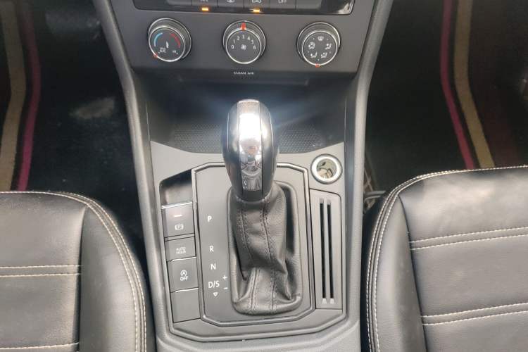 Used Volkswagen Lavida 2019 1.5L Automatic Fashion Edition China VI Gear Lever