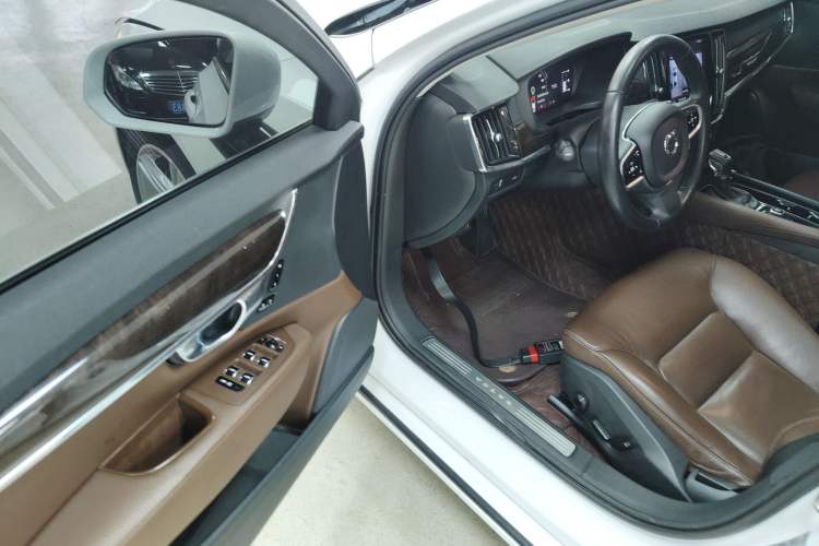 Used Volvo S90 2018 T4 Zhiyuan Edition
