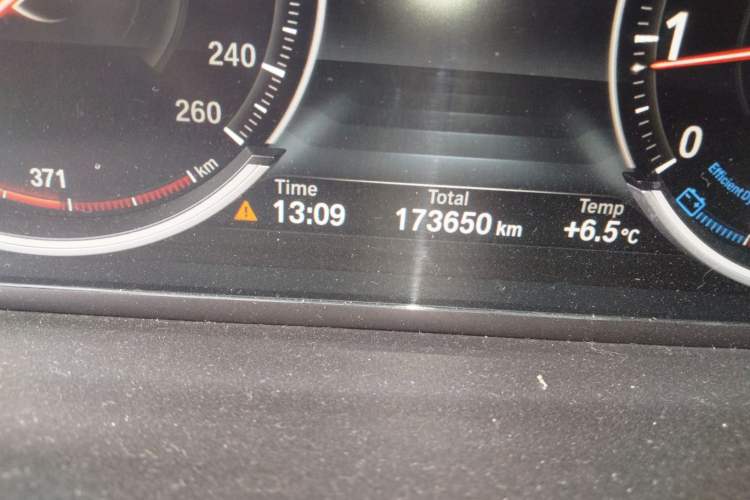 Used BMW 5 Series 2014 525Li Luxury Design Package Odometer Close Up