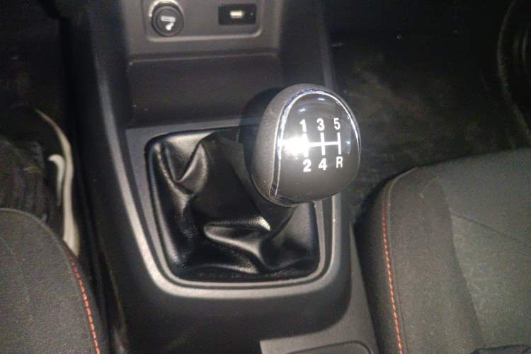 Used Dongfeng Fengon 380 2022 1.5L Comfort-Class Passenger Vehicle (Steel Spring) with 7 Seats