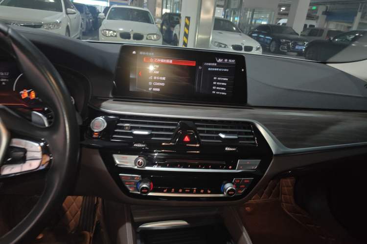 Used BMW 5 Series 2019 Facelifted 530Li Leading Edition Luxury Package Audio And AC Panel