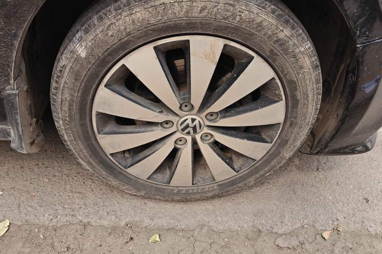 Used Volkswagen Sagitar 2018 280TSI DSG Comfort Model Right Front Wheel Hub
