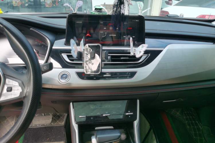 Used CHANGAN CS75 2020 280T DCT Luxury Version China VI Standard Audio And AC Panel