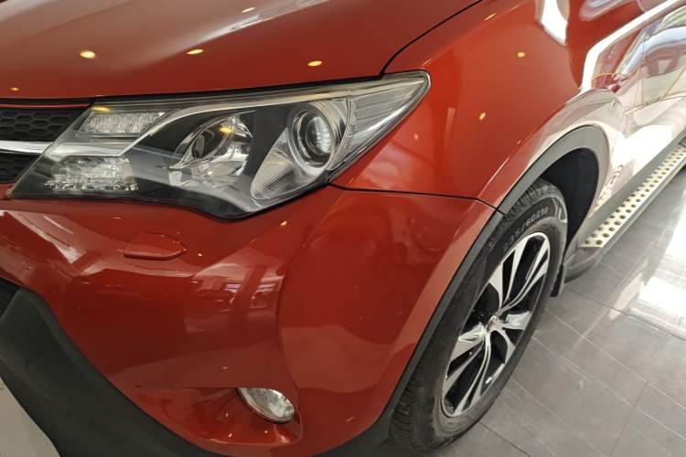 Used Toyota RAV4 2015 2.5L Automatic 4x4 Elite Edition Left Front Headlight