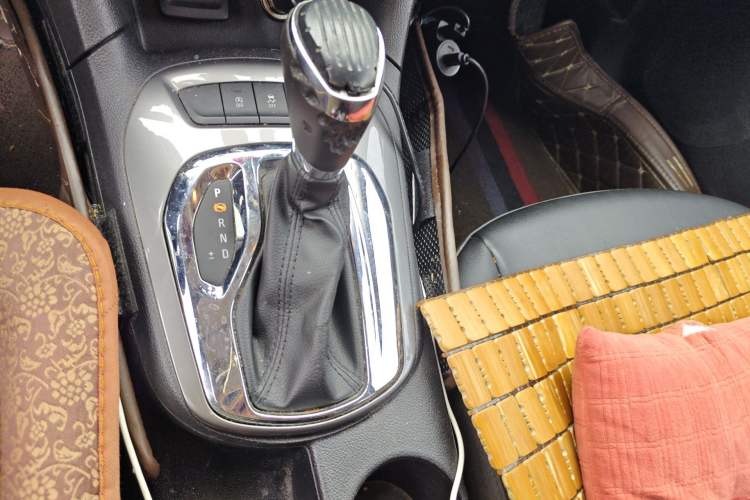 Used Chevrolet Cruze 2016 1.5L Automatic Luxury Edition Gear Lever