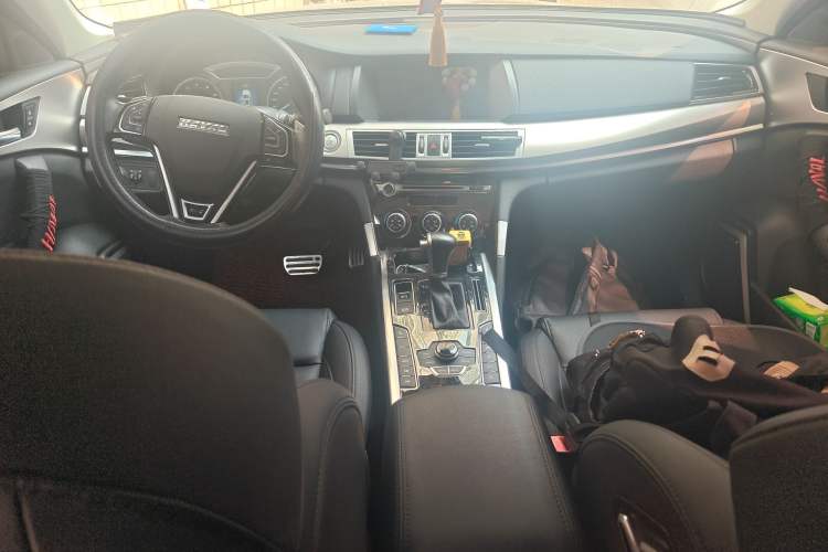 Used Haval H7 2017 Red-Label H7L 2.0T Automatic Luxury Model Center Console