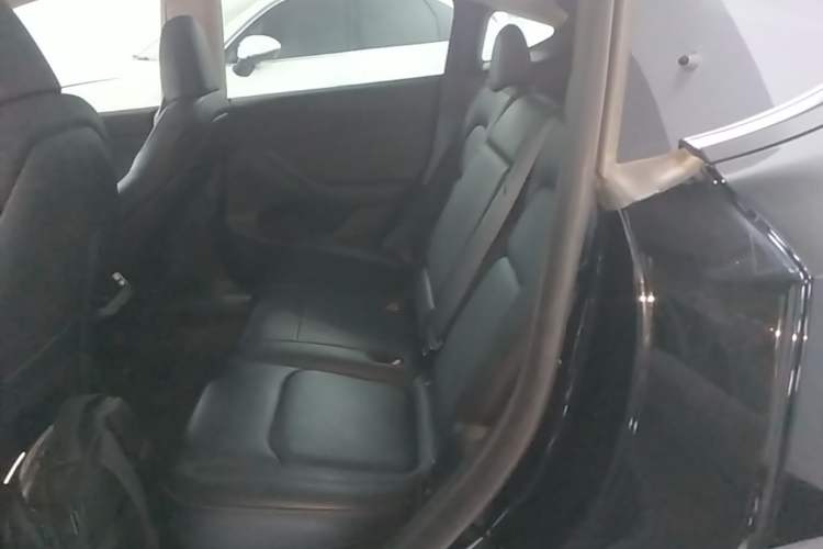 Used Tesla Model Y 2023 Long-Range All-Wheel-Drive Version
