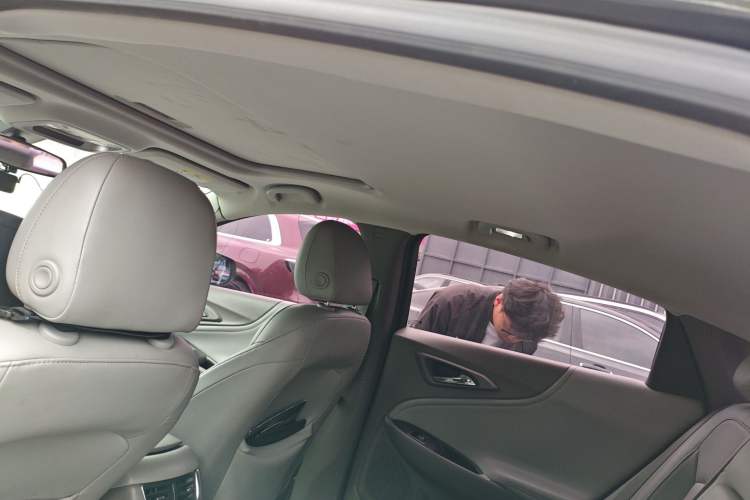 Used Chevrolet Malibu XL 2018 530T Automatic Luxury Edition Headliner