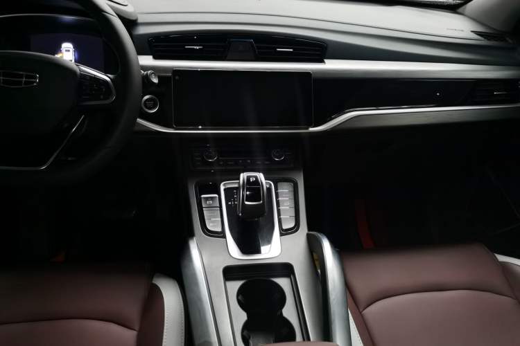 Used Geely Auto Emgrand X7 Sport 2022 1.8TD DCT Zhiya Trim
