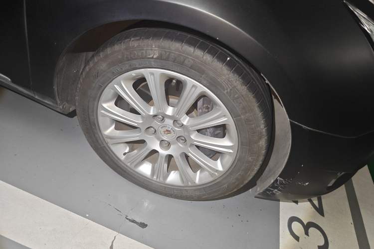 Used Cadillac XTS 2015 28T Elite Model Right Front Wheel Hub