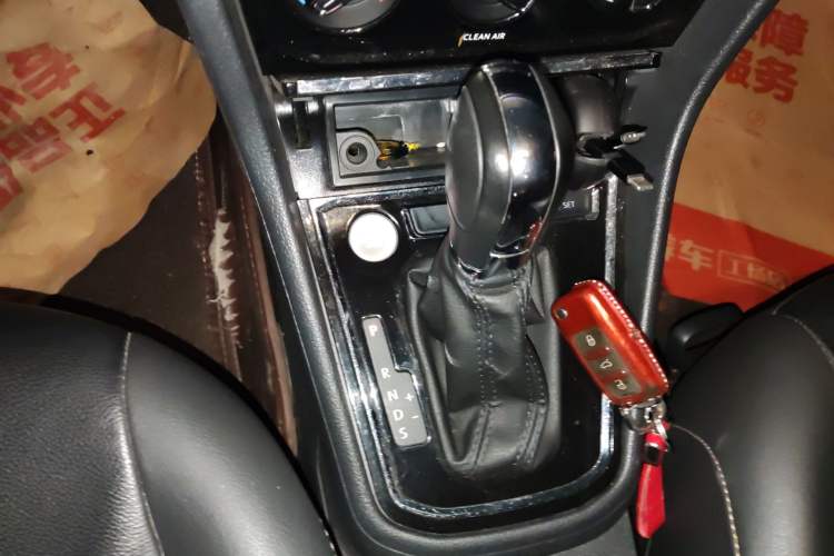 Used Volkswagen Bora 2017 1.6L Automatic Comfort Model Gear Lever