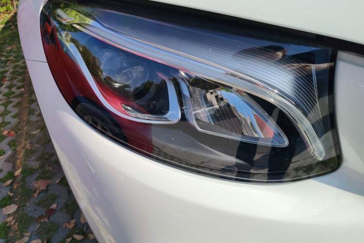 Used Mercedes-Benz GLC 2017 GLC 260 4MATIC Luxury Model Right Front Headlight