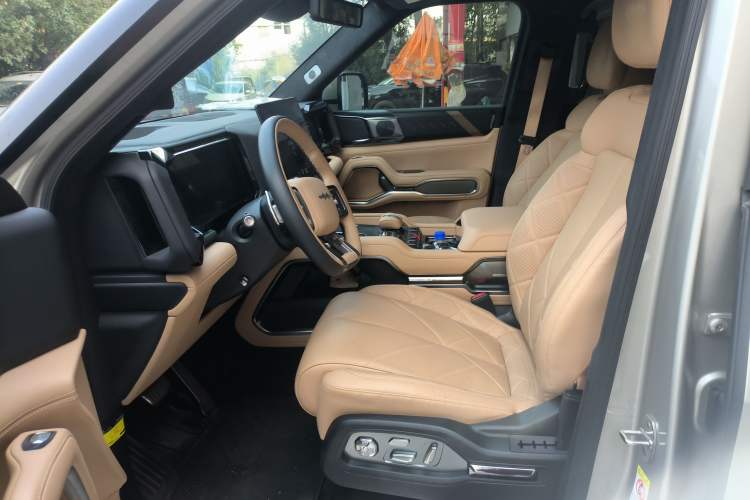 Used Formula Leopard Leopard 8 2025 Smart & Brave Flagship Edition 7 Seats