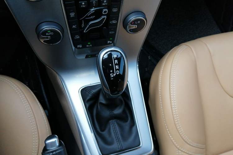 Used Volvo V40 2017 T3 Zhiya Edition Gear Lever