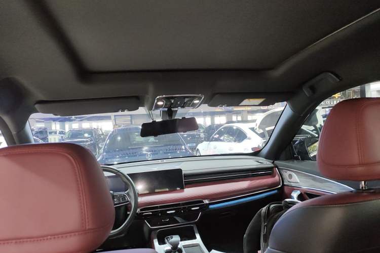 Used JETOUR X70 PLUS 2023 1.5T DCT Brave PLUS 7-Seater
