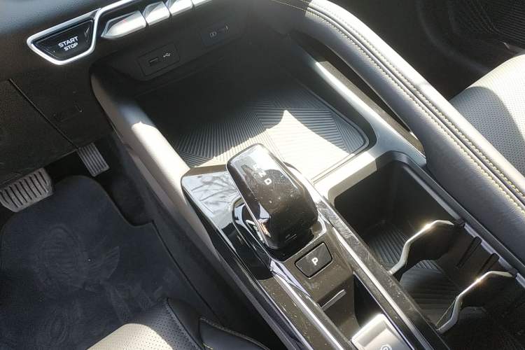 Used Geely Auto Coolray 2025 Bin Yue L 1.5TD DCT Star Diamond
