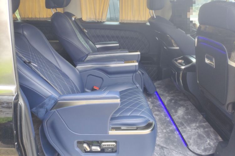 Used Mercedes-Benz Vito 2024 2.0T Elite Version 7 Seats Left Rear Seat