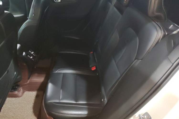 Used Volvo XC40 2019 T4 Four-Wheel Drive Dawn Ice White
