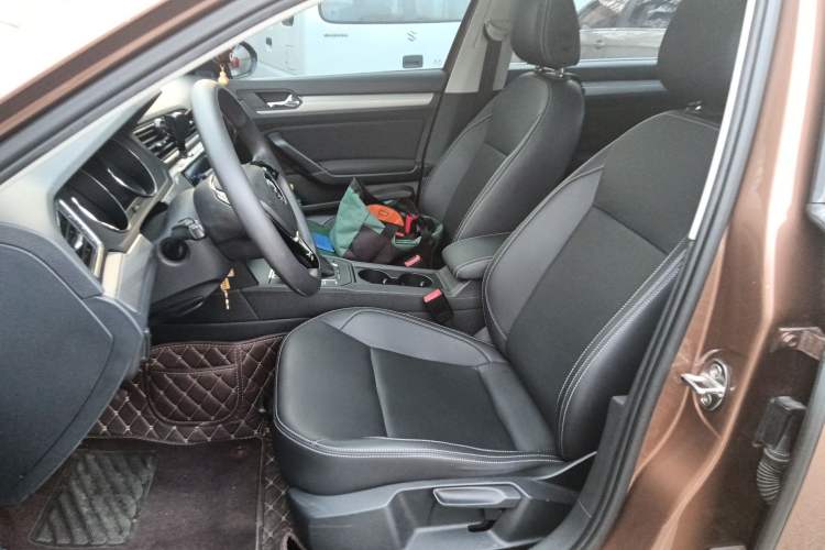 Used Volkswagen Lamando 2015 230TSI DSG Fashion Edition Left Front Seat