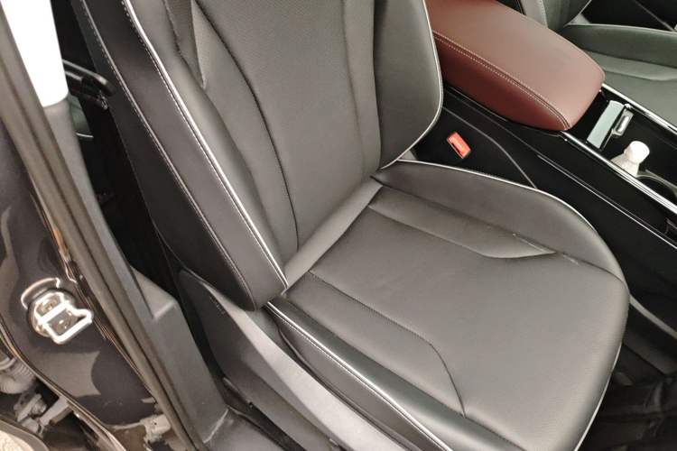 Used Volkswagen ID.6 X 2023 Pure Long-Range Version Right Front Seat