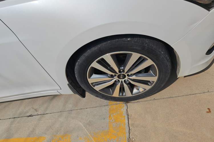 Used Hyundai Mistra 2016 1.8L Automatic Smart GLS Right Front Wheel Hub