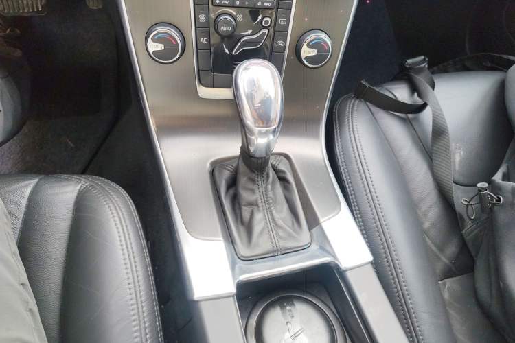 Used Volvo V60 2013 T5 Comfort Edition
